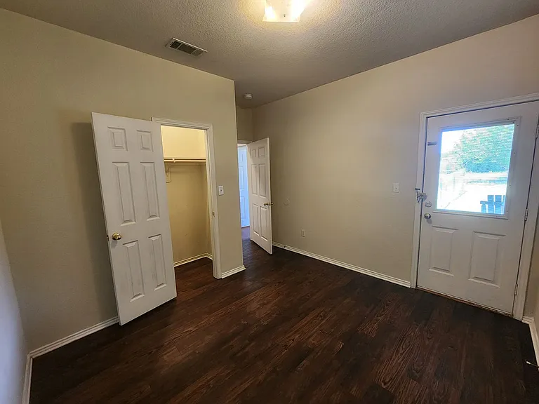 106 Collett Ct — Photo 19
