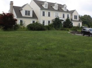 98 Hattertown Rd, Newtown, CT 06470