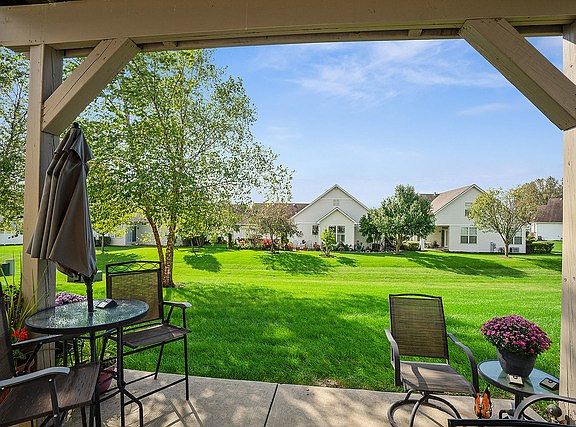 2nd image of 1721 Fieldstone Dr S #1721