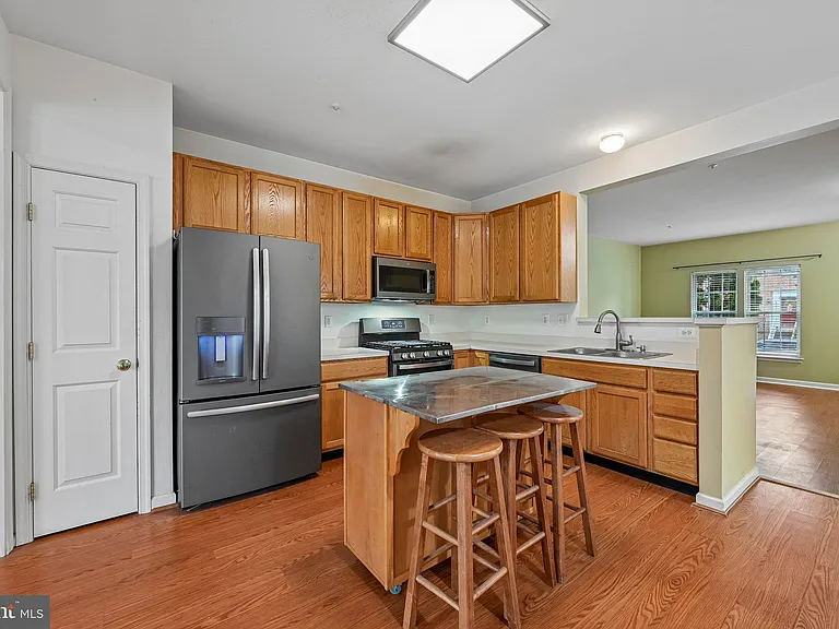 1724 Emory St — Photo 17