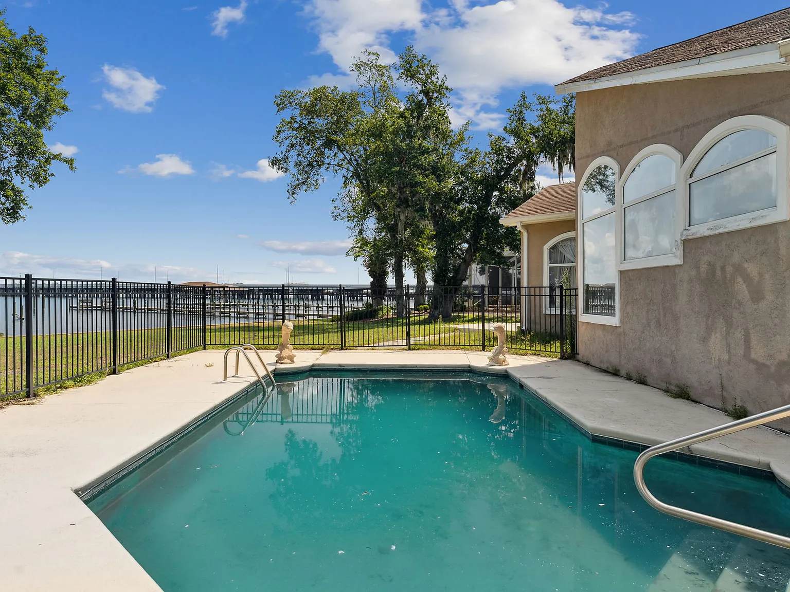 5 bed, 4814 sqft, $3,999 — Photo 3