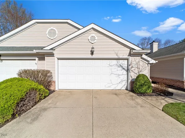 22 Community Dr, Avon Lake, OH 44012