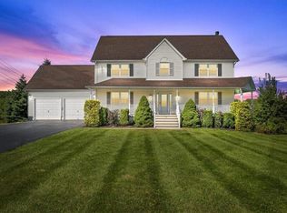 12 Center Cir, Florida, NY 10921