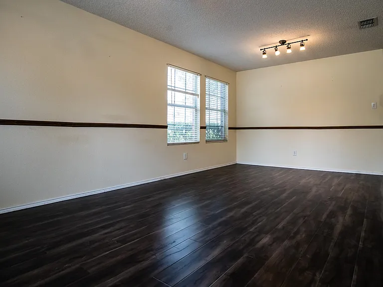 3113 Westview Dr — Photo 2