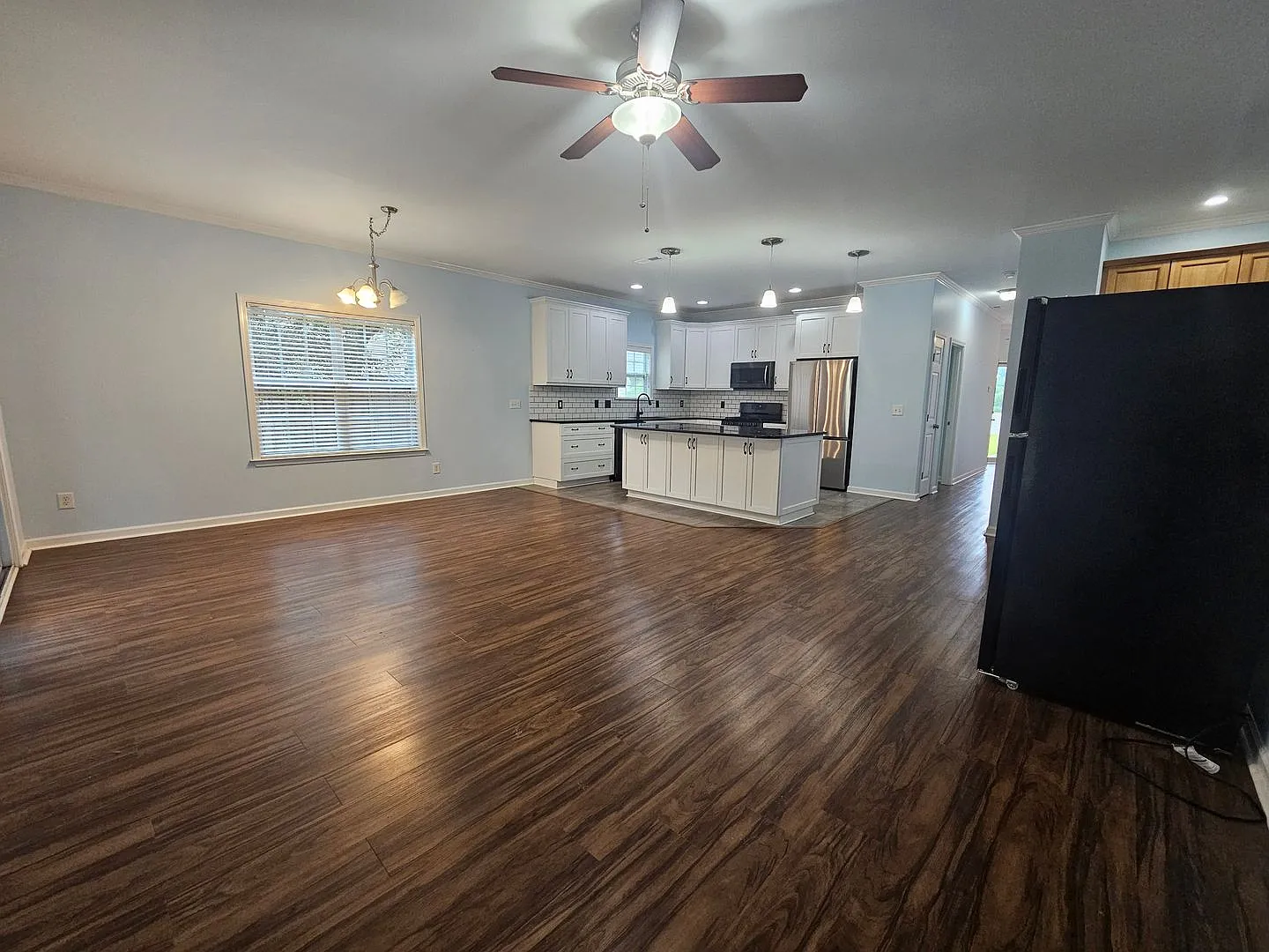 Spacious 4 Bedroom Home in Hampstead — Photo 4