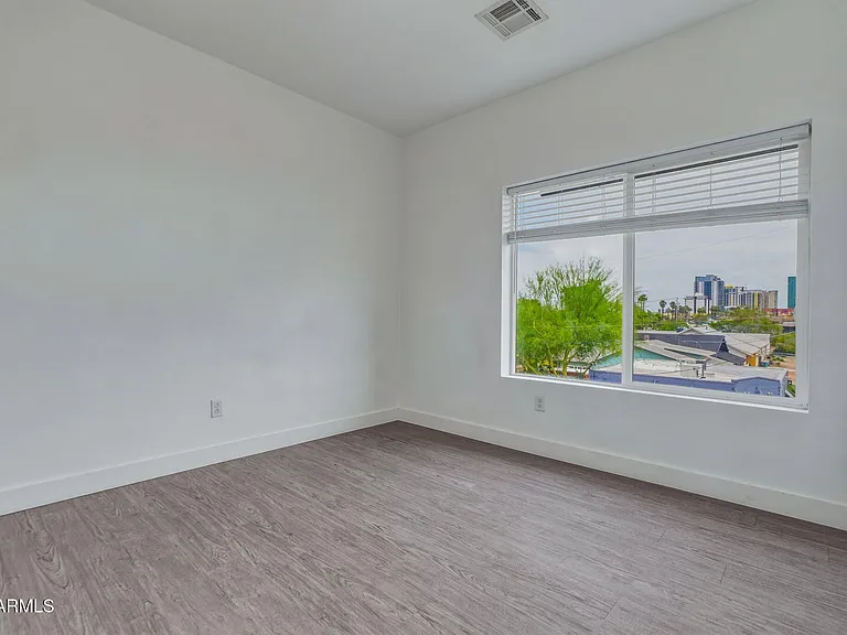 622 N 9th Ave #301 — Photo 14