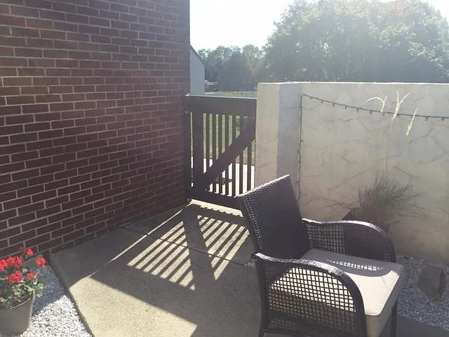 660 Geneva Dr #11 — Photo 3