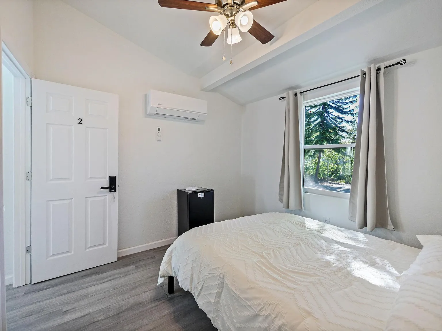 4 bed, 2.0 bath, 1500 sqft, $845 — Photo 2