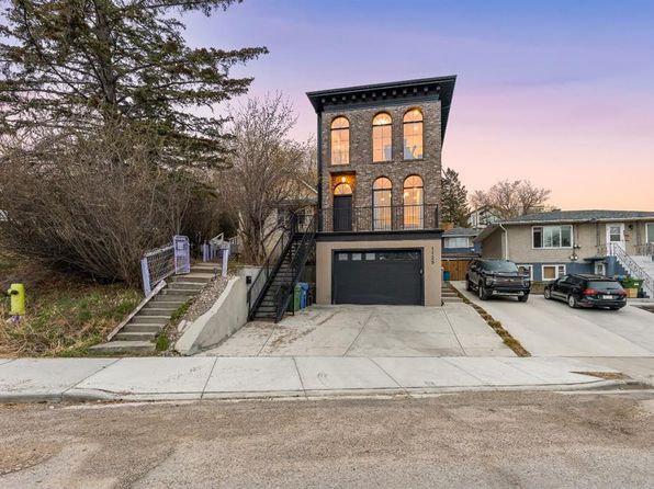 1129 Maggie St SE, Calgary, AB T2G 4L8