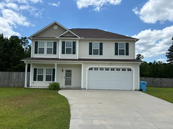 202 Prism Ct, Richlands, NC 28574