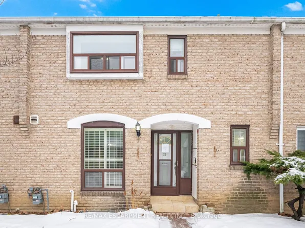 25 Gosford Blvd #24, Toronto, ON M3N 2G7