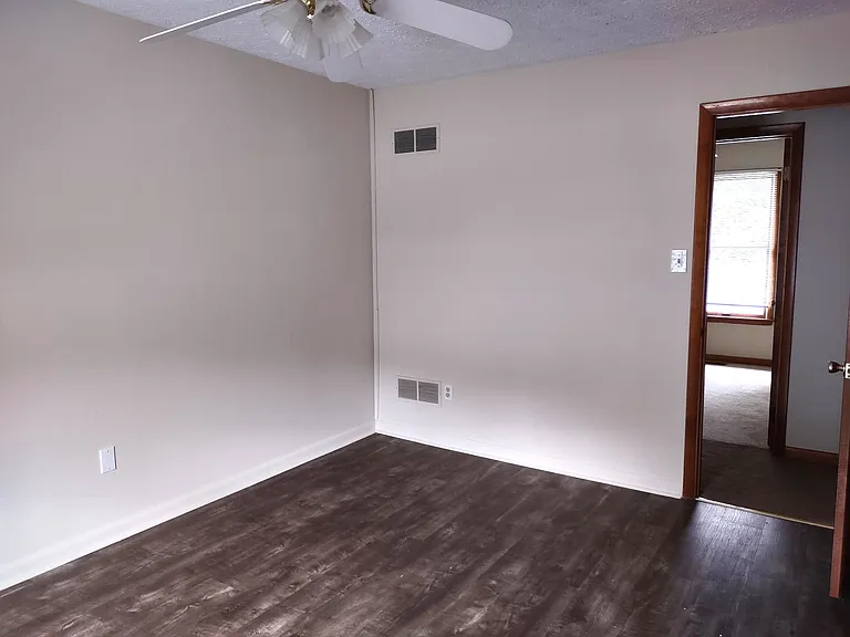 2208 Melrose Ln — Photo 10