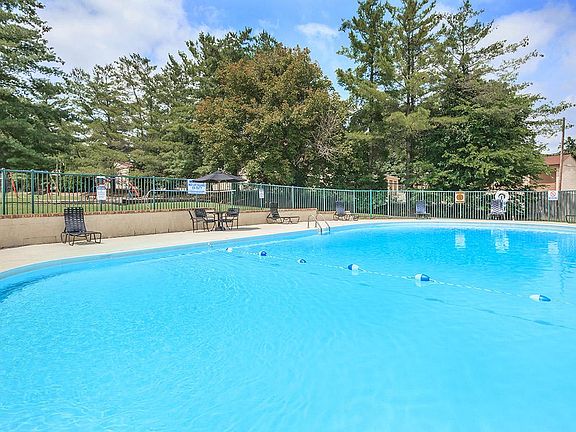 5th image of 1671 Fort Campbell Blvd APT F3