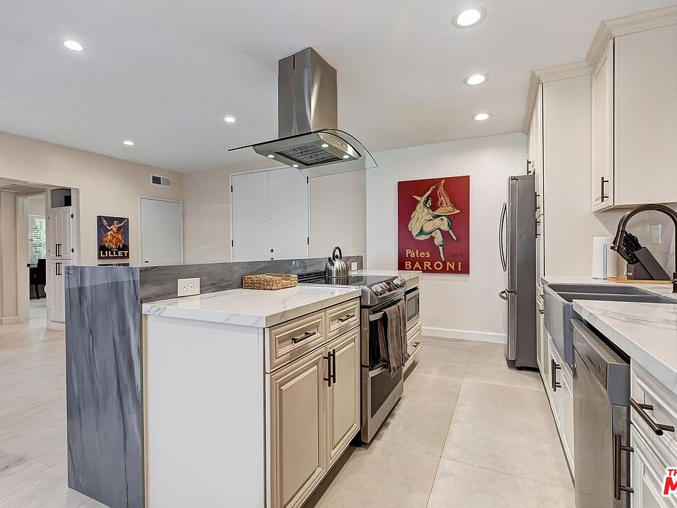 1st image of 622 S Barrington Ave APT 206