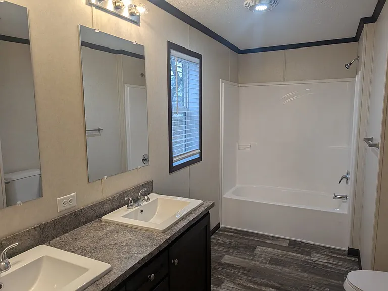 Avon Lakes Estates — Photo 20