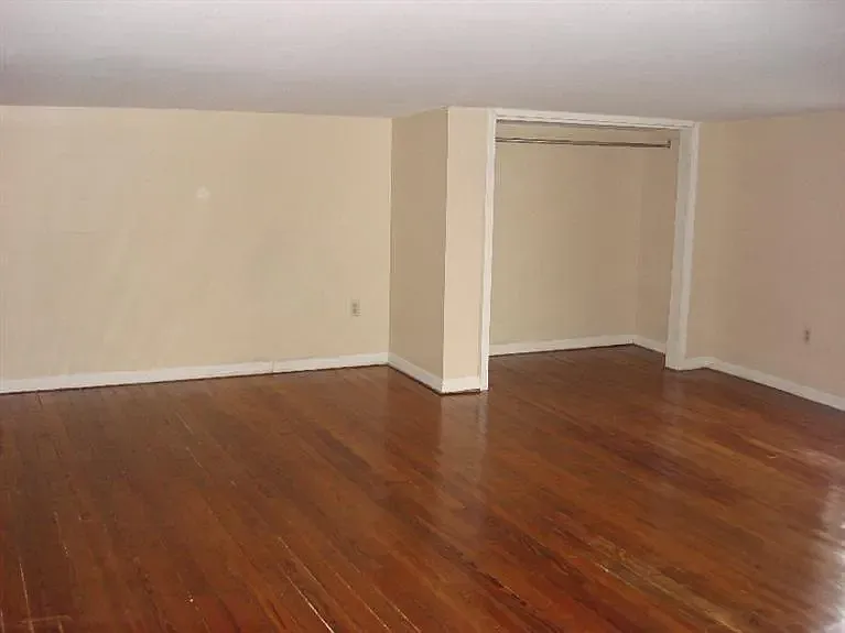 2243 Victor St — Photo 13