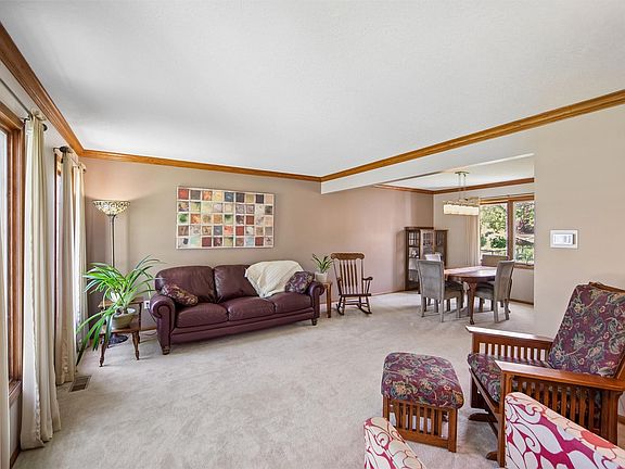 4th image of 6300 N Winwood Dr