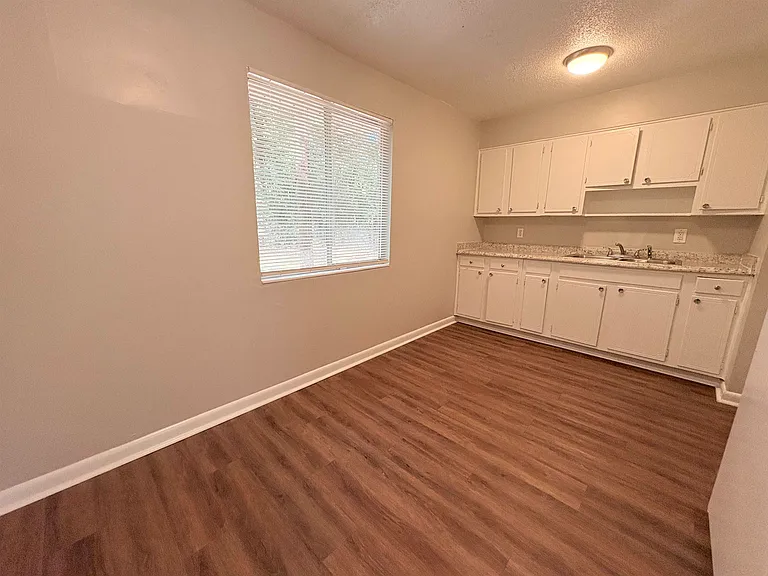 2922 Oakwood Dr — Photo 7