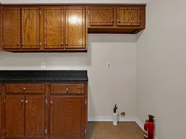 1108 W Fredericksburg St — Photo 14