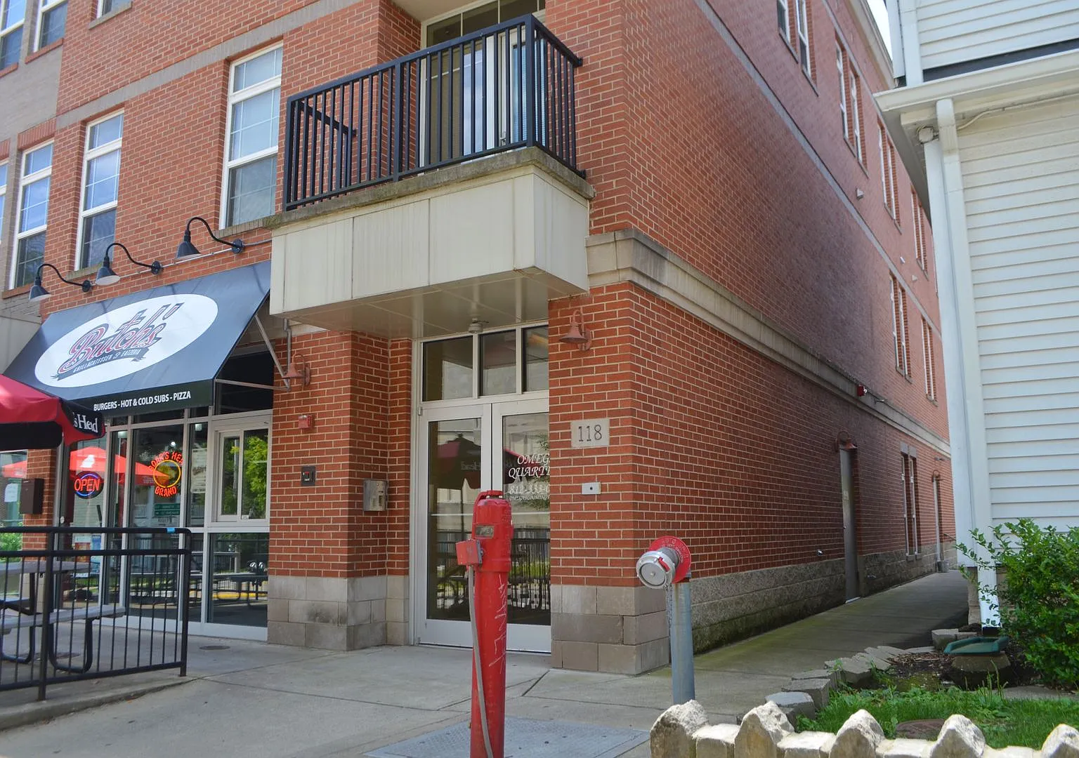 Quarters - 118 E 7th Street — Photo 3