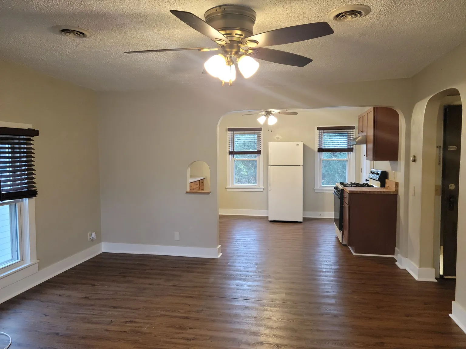 1 bed, $1,000 — Photo 2