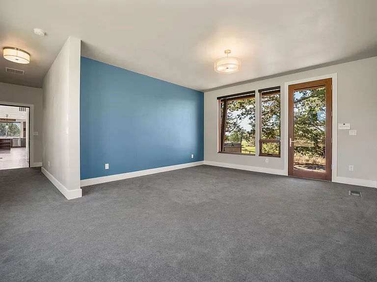64144 Pioneer Loop — Photo 33