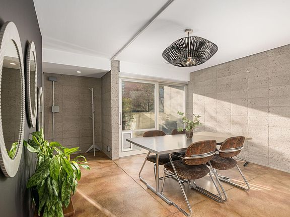 3rd image of 860 S Center St