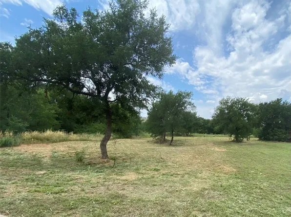 1410 Normandy Dr, Graham, TX 76450