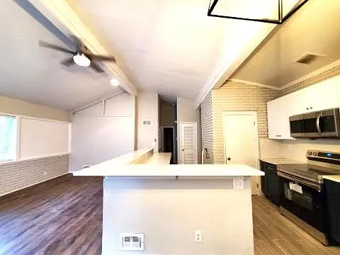 4040 Tilly Mill Rd — Photo 3