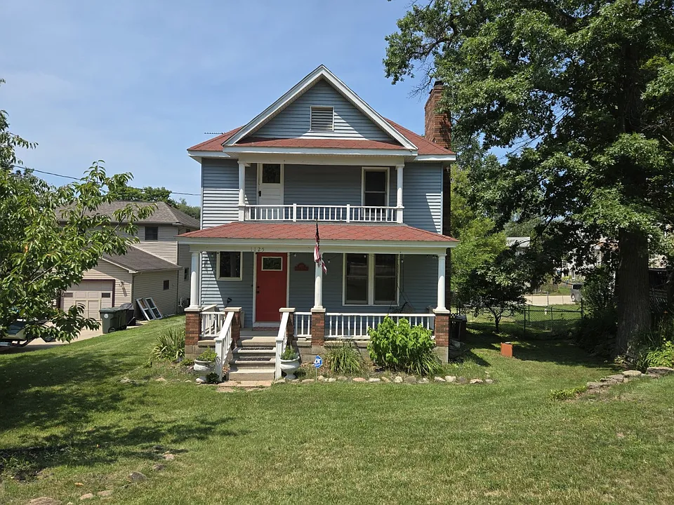 1125 S Long Lake Blvd