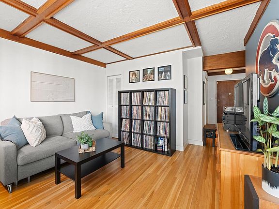 4th image of 1975 Pendrell St #304