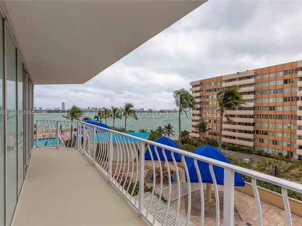 7601 E Treasure Dr, North Bay Village, FL