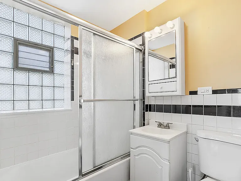 4035 W Armitage Ave #2F — Photo 8