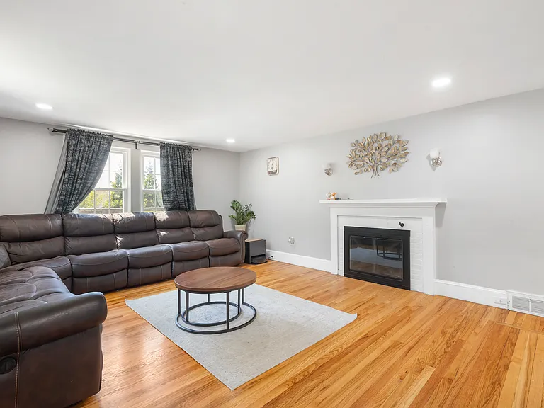 665 S Main St — Photo 11