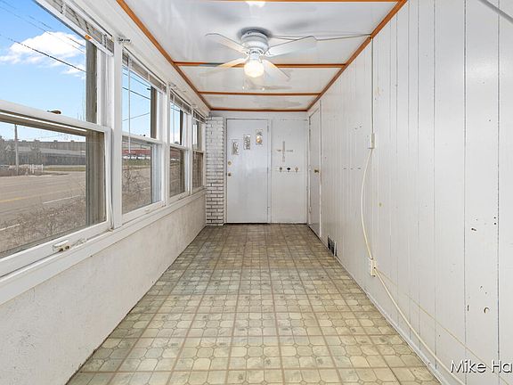 4th image of 418 Lake Michigan Dr NW
