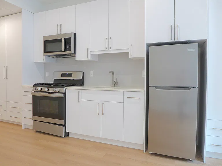 1112 Harrison Ave — Photo 5