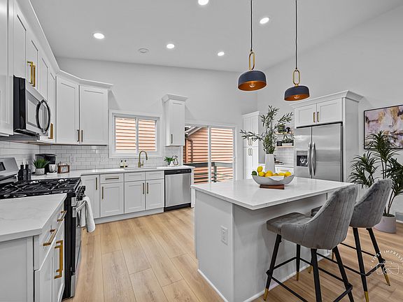 4th image of 2732 Rolling Meadows Dr
