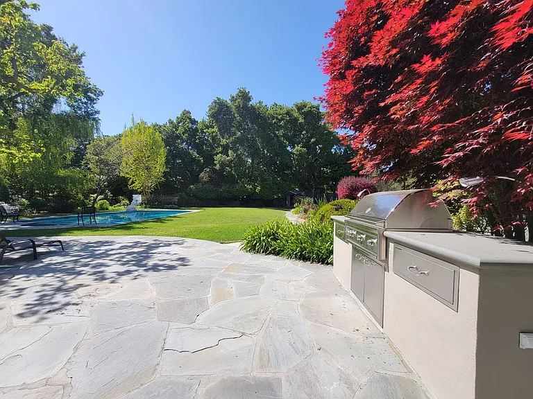 345 Selby Ln — Photo 26