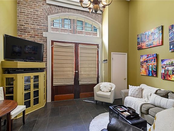 5th image of 700 Commerce St APT 112
