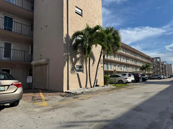 725 Lori Drive #107, Palm Springs, FL 33461