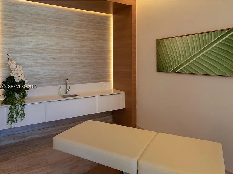 16385 Biscayne Blvd #2601 — Photo 14
