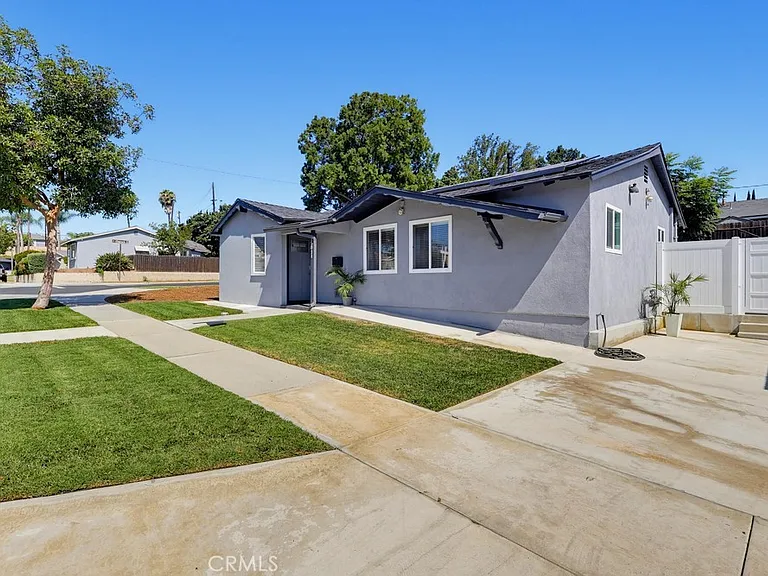 15811 Rosalita Dr — Photo 2
