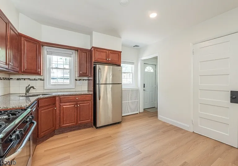 160 Bloomfield Ave #B — Photo 9