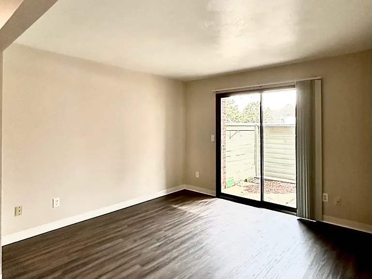 Avalon Place Apartments and Townhomes — Photo 7