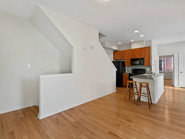 1643 Fitzwater St #A — Photo 3