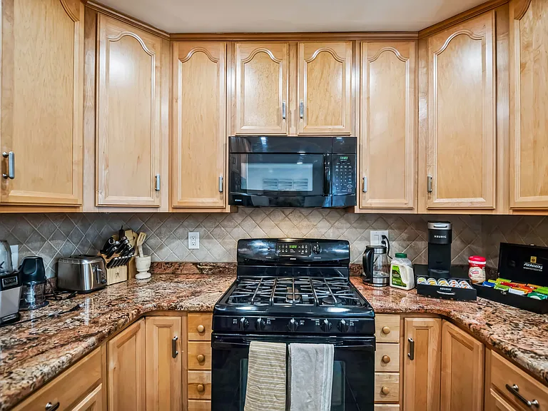 14625 Batavia Dr — Photo 19