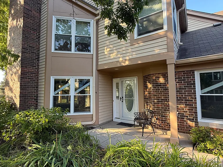 2508 Live Oak Ln — Photo 1