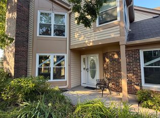 2508 Live Oak Ln, Buffalo Grove, IL 60089