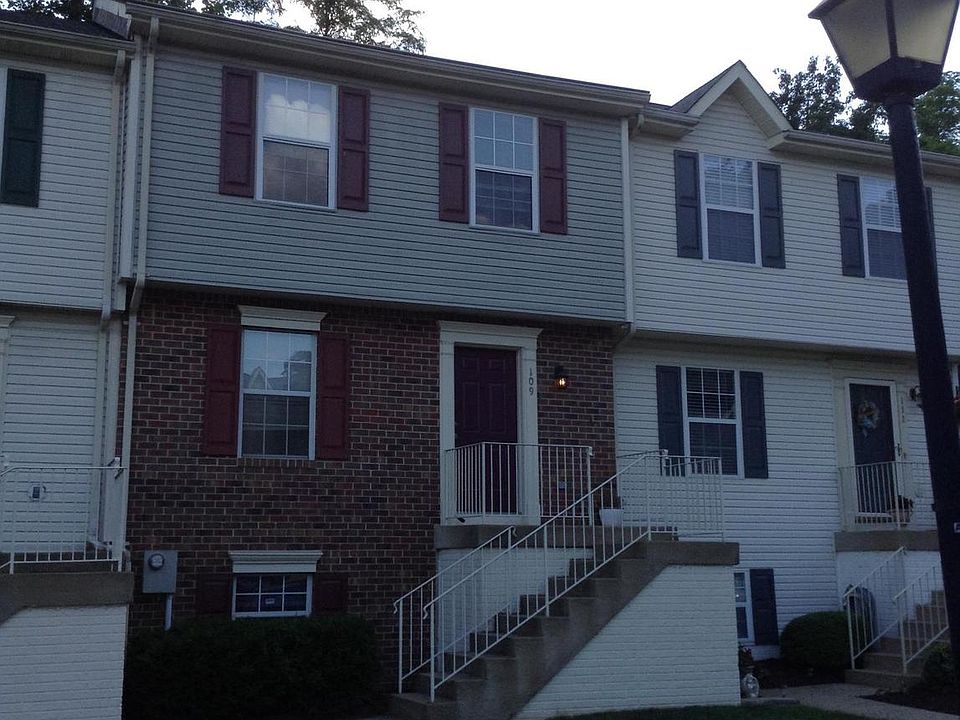 2nd image of 109 Mews Ct
