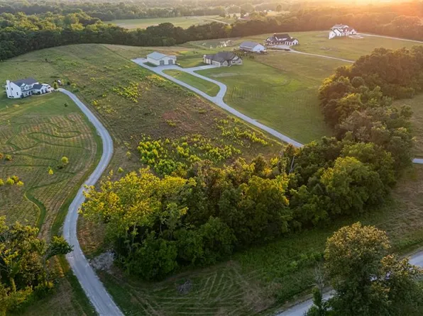 376 Stealey Rd, Wentzville, MO 63385